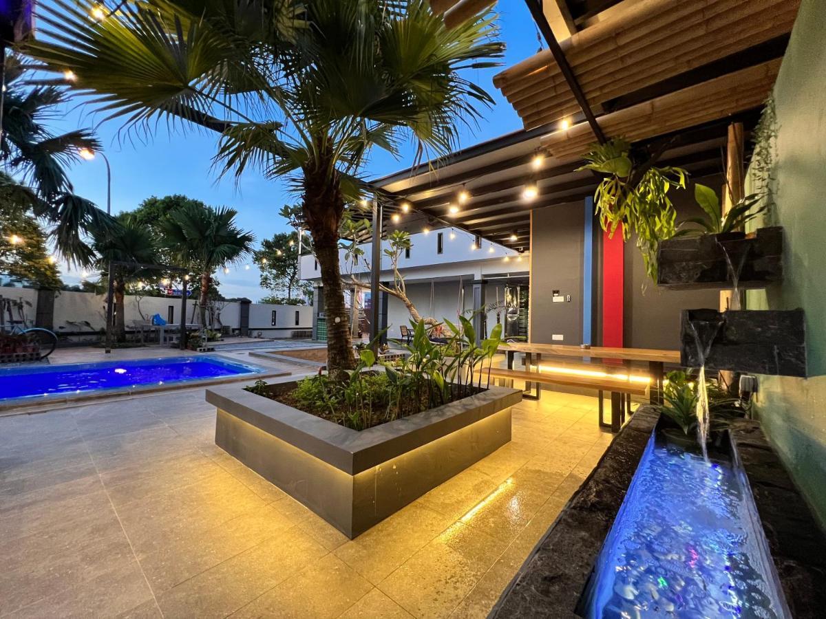 The Uniique Haus - Johor 1St Staycation Water Dining Experience Johor Bahru Exterior photo